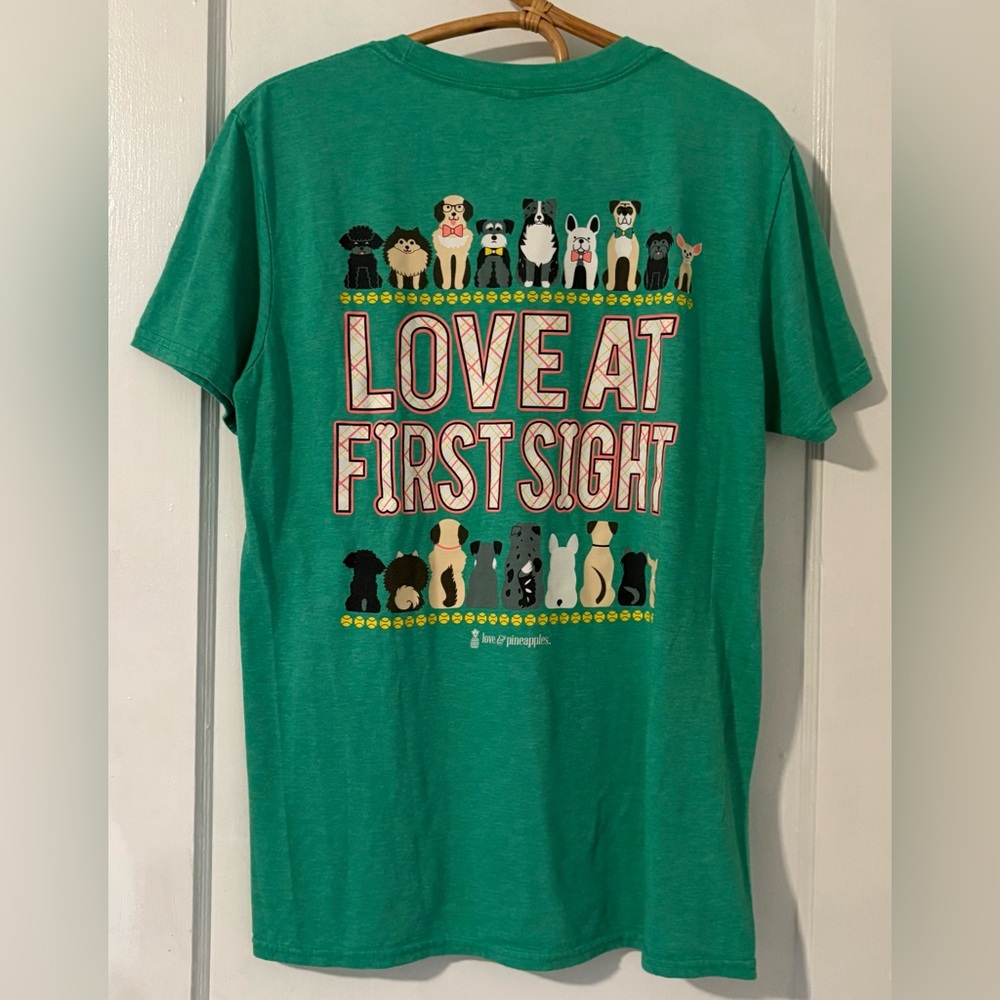 Graphic Dog T Shirt “Love at First Sight” Size M